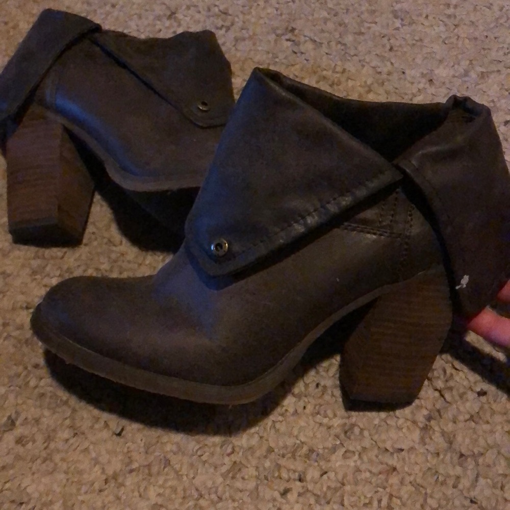 Lulus brown foldover booties
